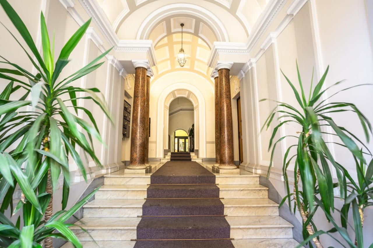 Luxury Inn Opera โรม ภายนอก รูปภาพ