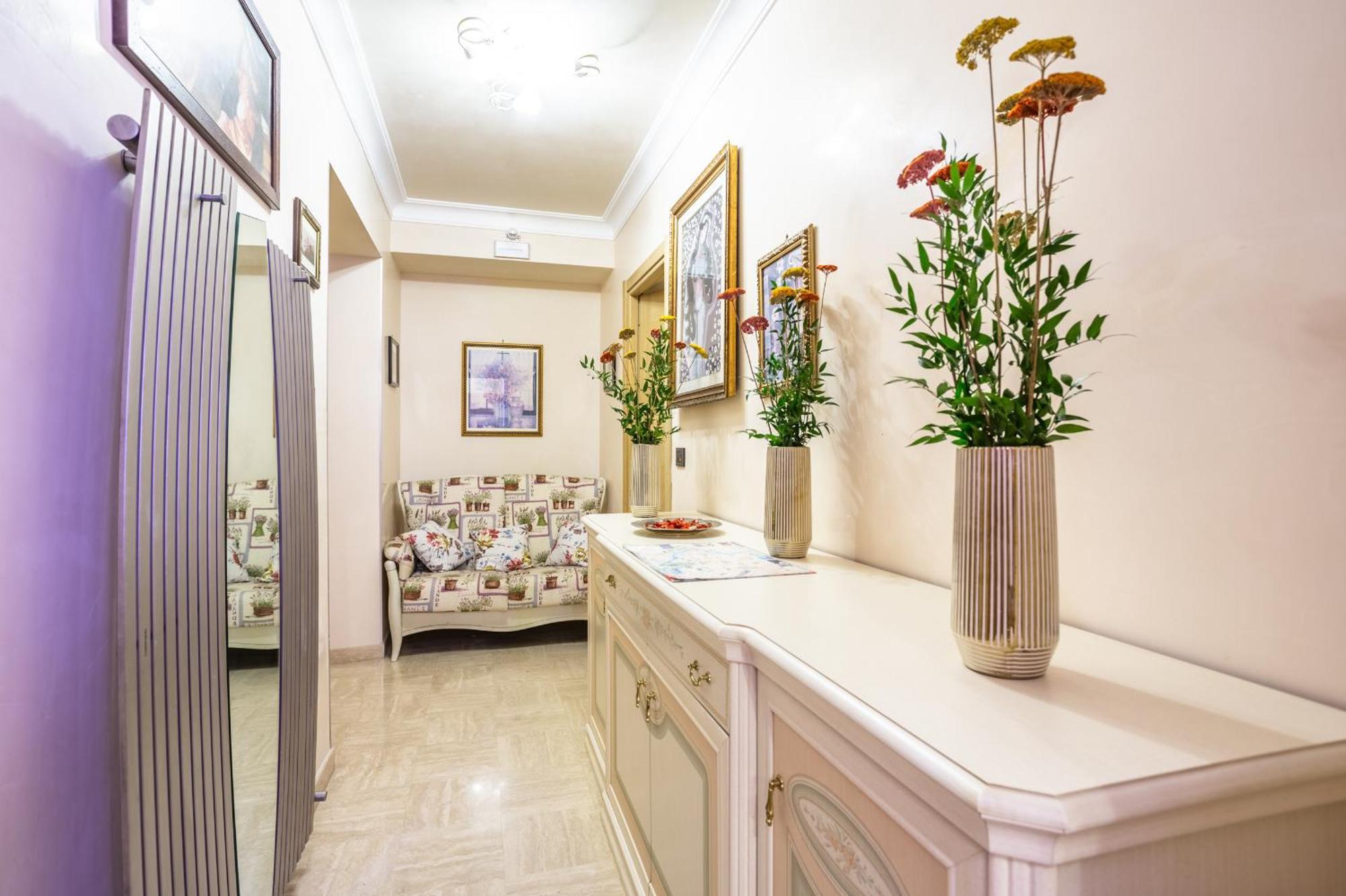 Luxury Inn Opera โรม ภายนอก รูปภาพ