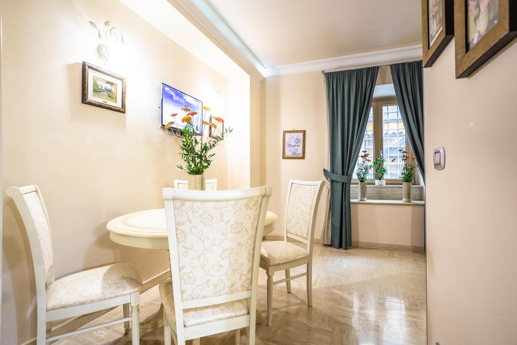 Luxury Inn Opera โรม ภายนอก รูปภาพ