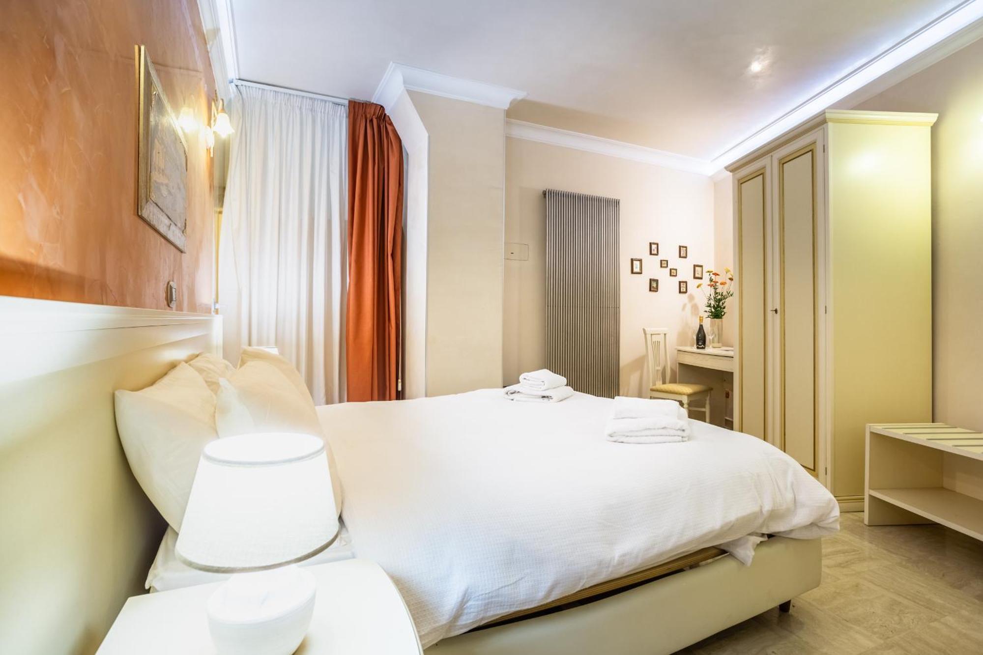 Luxury Inn Opera โรม ภายนอก รูปภาพ